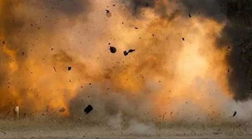 सेनाको बसमा बम विस्फोट: तेह्रको मृत्यु