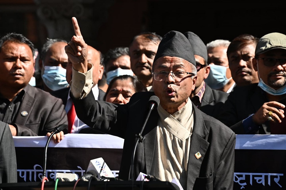 प्रधानन्यायाधीश चोलेन्द्र शमशेर जबरालाई नेपाल एशोसियसनले भोलि सर्वोच्च अदालत प्रवेशमा रोक लगाउने