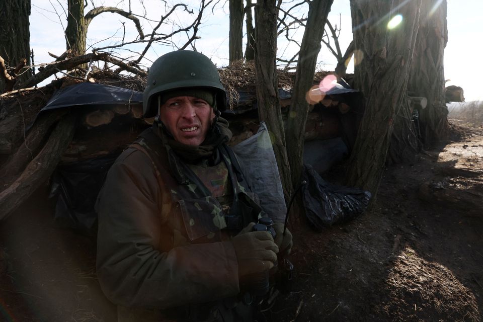भारी वर्षा र चिसोले रुस र युक्रेनी सैनिक समस्यामा, युद्ध कम हुने आसा