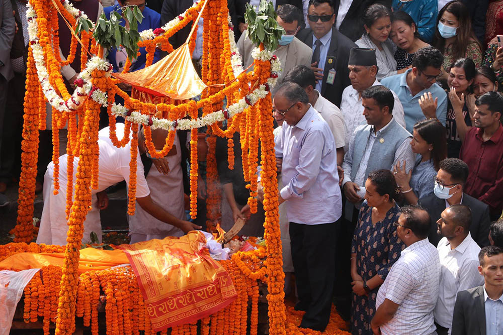 सीता दाहालको राजकीय सम्मानका साथ अन्त्येष्टि : प्रधानमन्त्रीद्वारा दागबत्ती