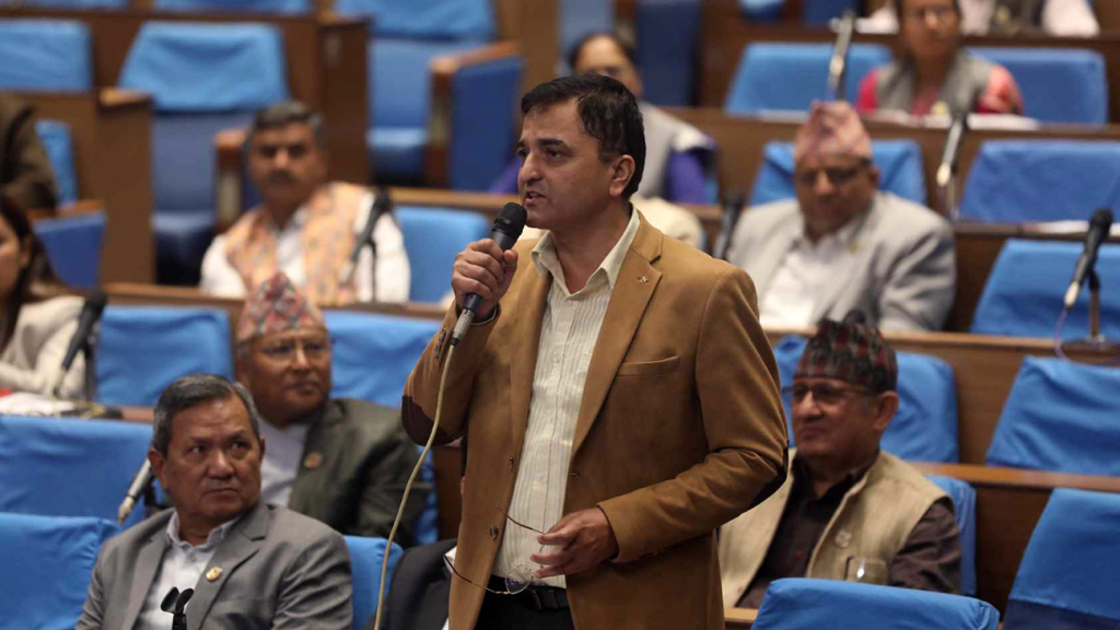 बालेनलाई योगेशले भने– उच्छृंखल गतिविधि बन्द गर्नोस्