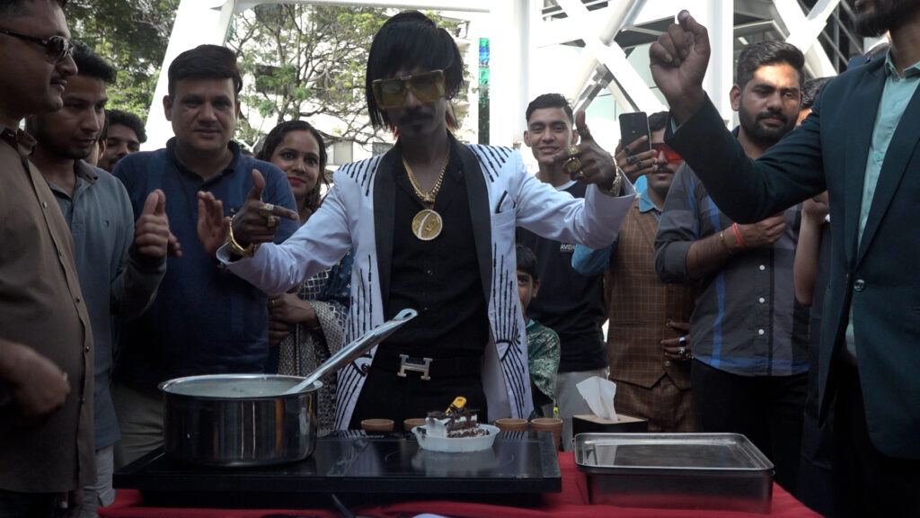 पर्वतीय उडान सकेर काठमाडौंको स्काइवाक आइपुगे ‘डली चायवाला’