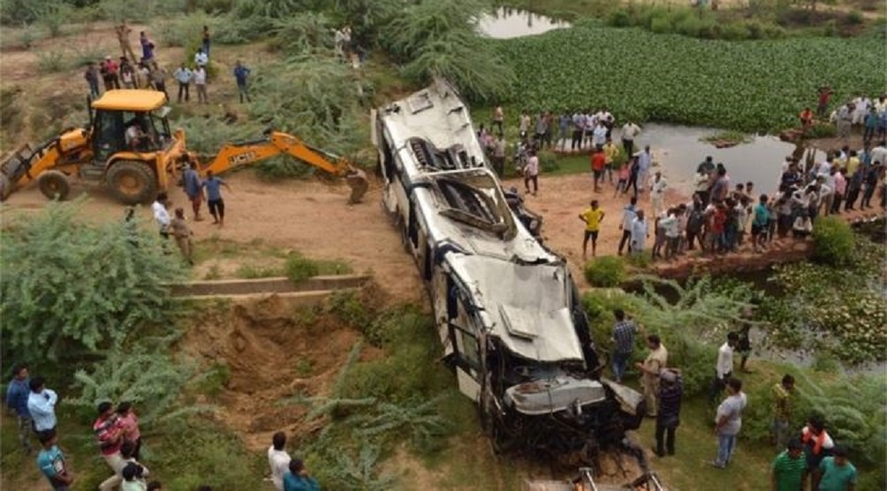 भारतमा बस दुर्घटना हुदाँ नौ जनाको मृत्यु, २९ घाइते