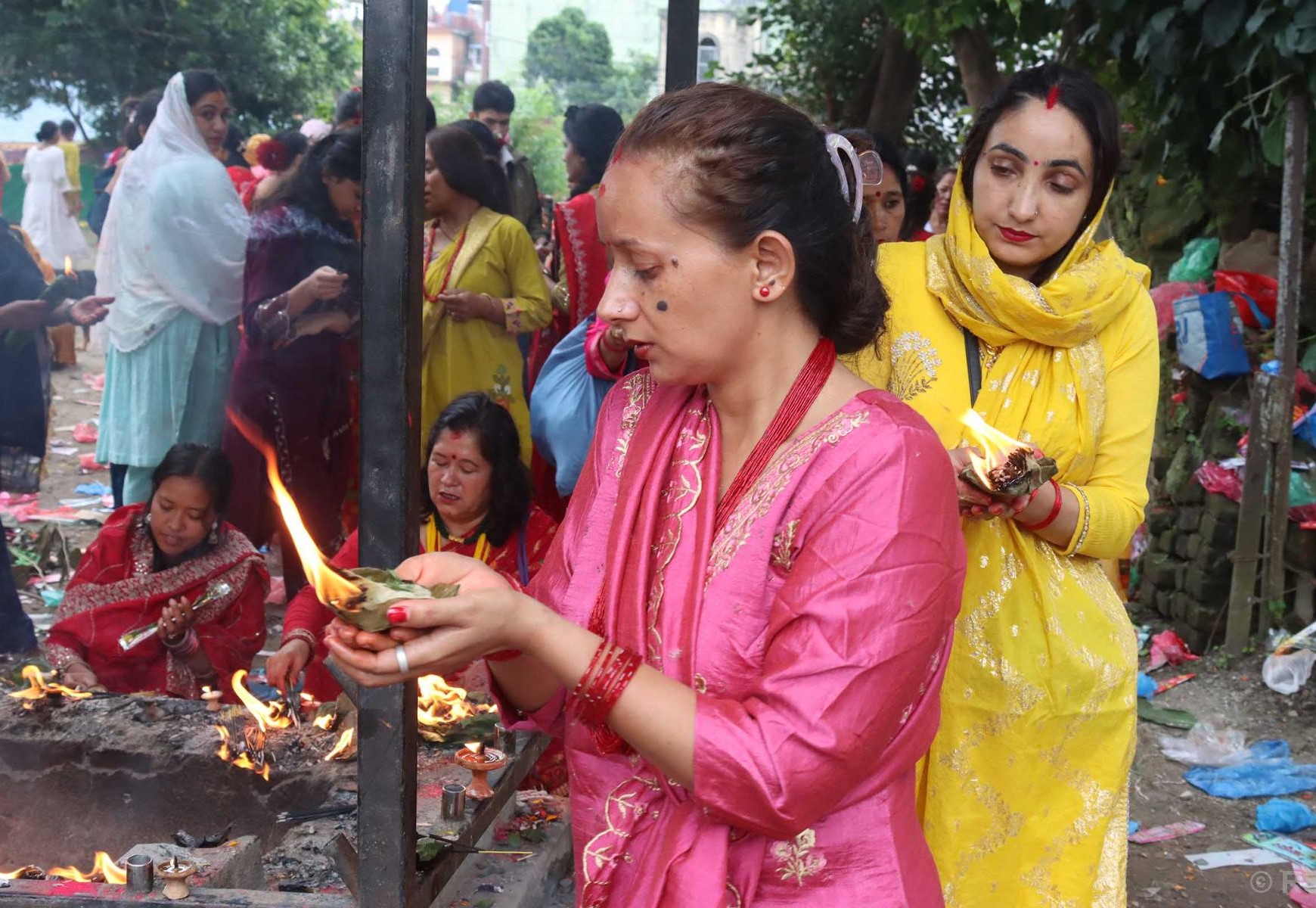 टेकुस्थित ऋषेश्वर महादेव मन्दिरमा दर्शनका लागि भक्तजनको घुइँचो